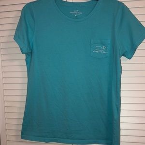 Vineyard Vines tee 🐳